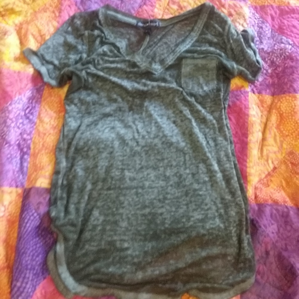 V-neck tee
